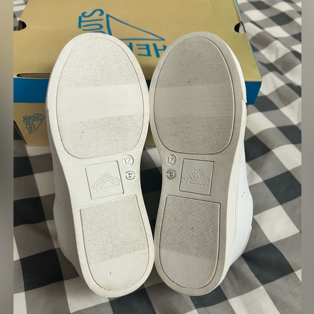 Kids White Lace-Up Sneakers with Star Perforation - Picture 5 of 7